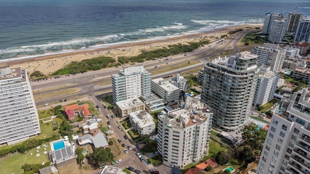 Venta apartamento 3 dormitorios Aidy Grill Punta del Este T