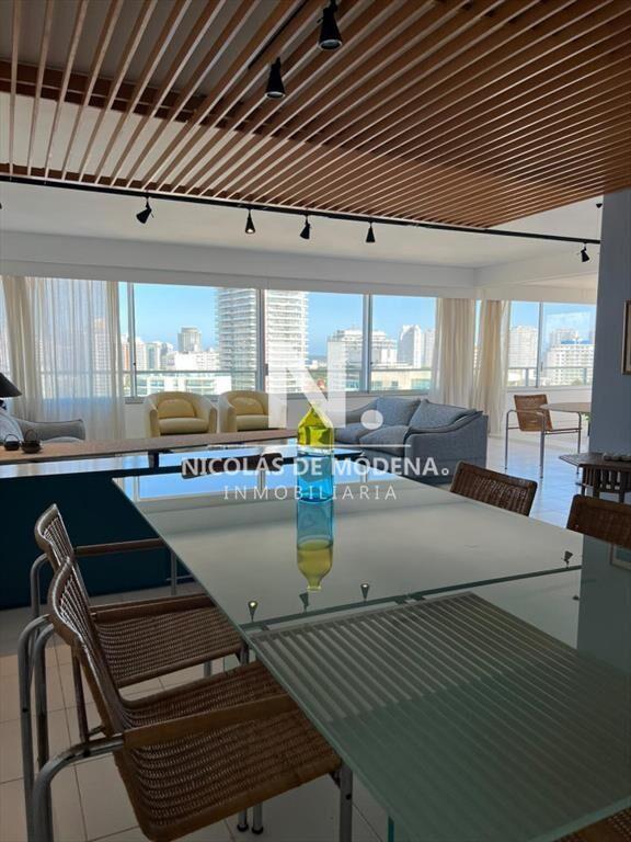 Apartamento de 3 dormitorios en playa brava al