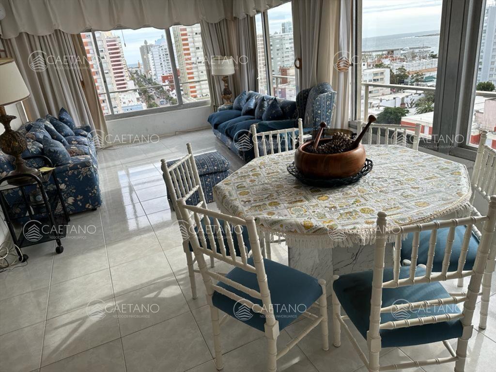 Peninsula piso alto con excelente vista