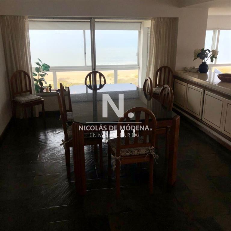 Apartamento de 3 dormitorios en venta en Punta del Este