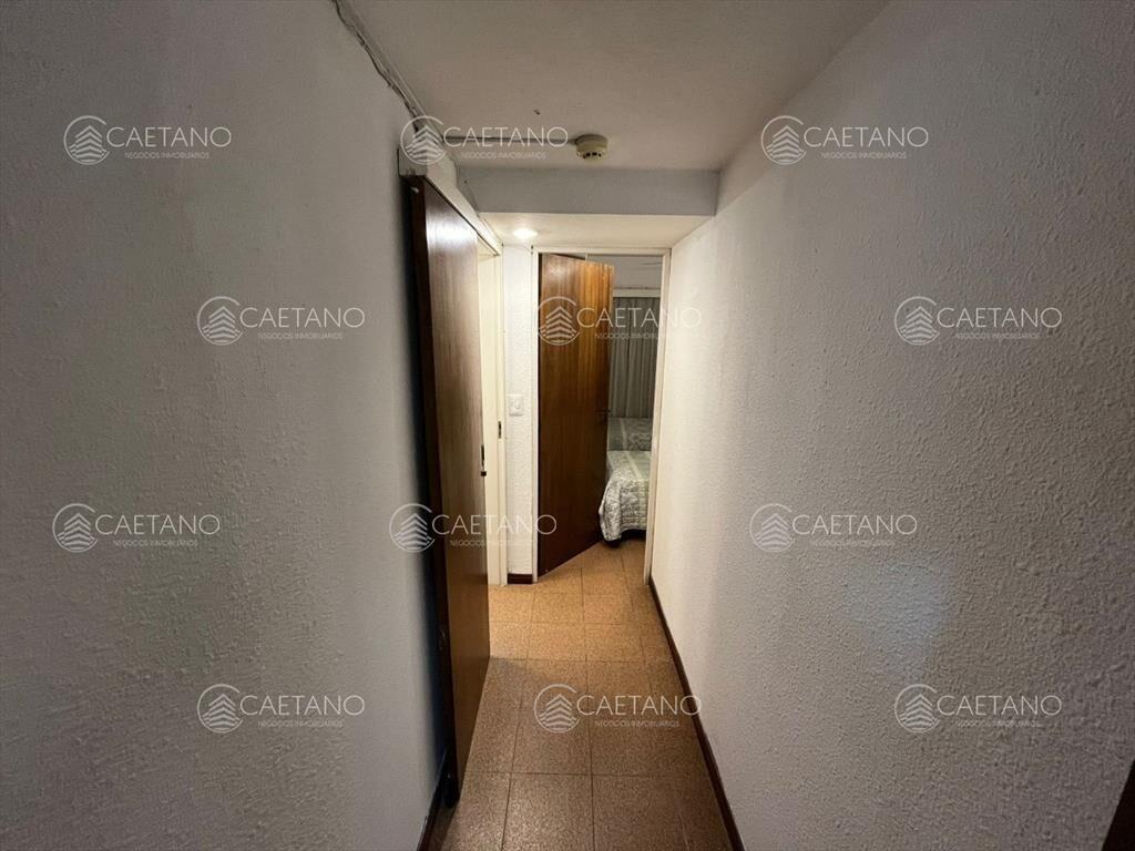 Vende apartamento de 2 dormitorios en Punta del