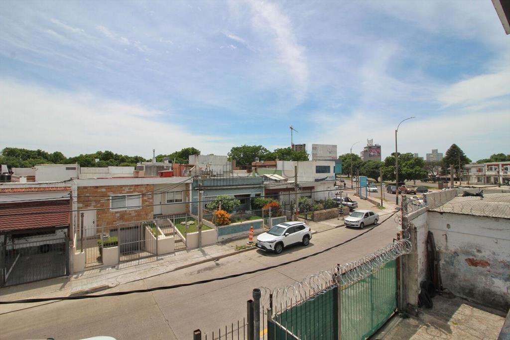 VENTA 2 CASAS, LOCAL COMERCIAL Y ESTACIONAMIENTO SOBRE AVEN