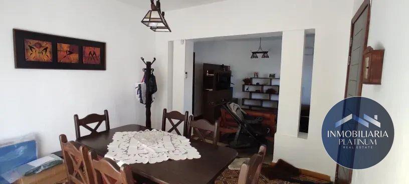 Casa en venta c/ cochera en Las Acacias