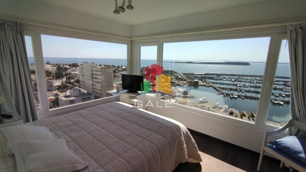 Una vista del Puerto de Punta del Este y la Unica