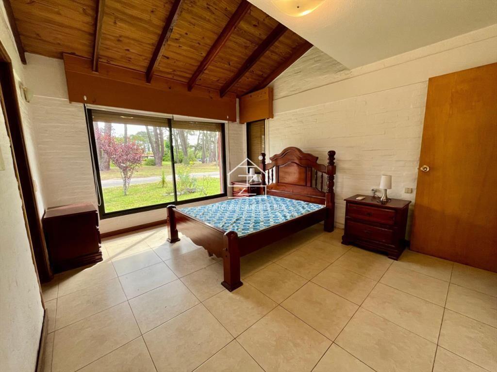 VENTA CASA DE 4 DORMITORIOS PUNTA DEL ESTE