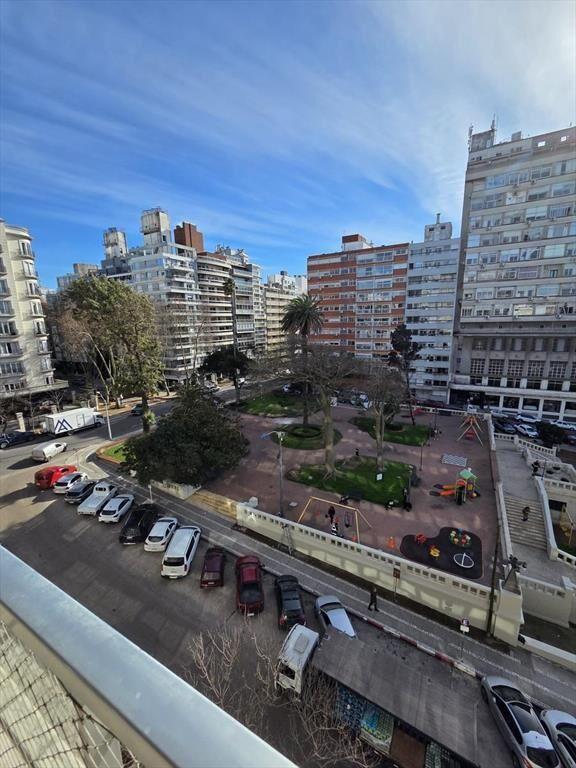 Plaza Gomensoro, vista al mar, piso alto, 155 m2, 3 dormito
