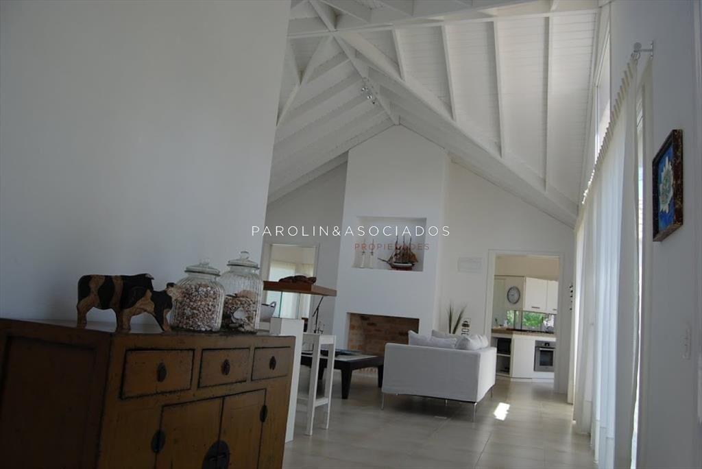 Casa en venta de 4 dormitorios en Laguna Blanca