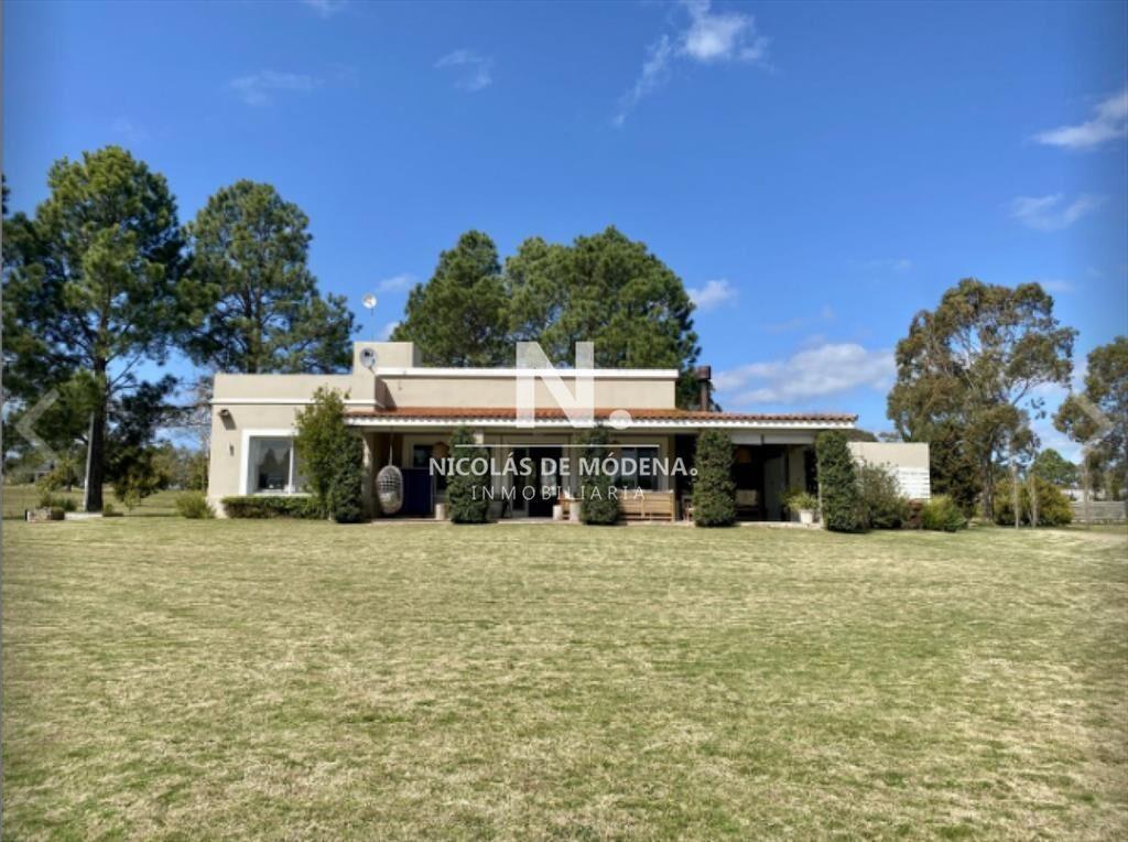 Vende casa de 4 dormitorios, en la Barra- El