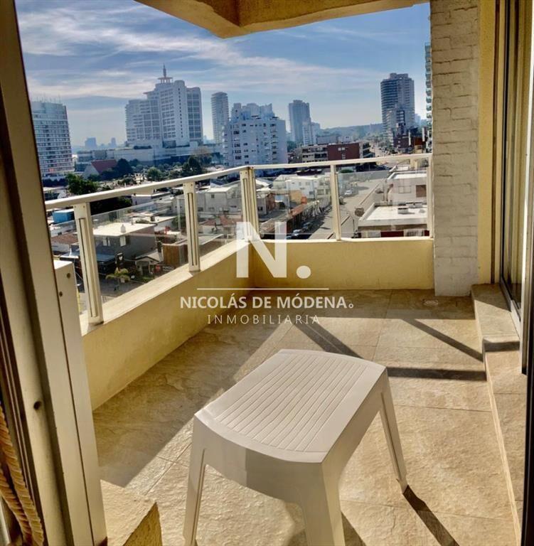 En Playa Brava, departamento de 3 dormitorios en venta