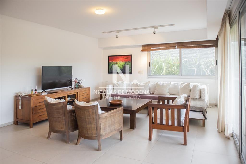 Apartamento En Venta 2 Dormitorios frente al mar. Brava 28