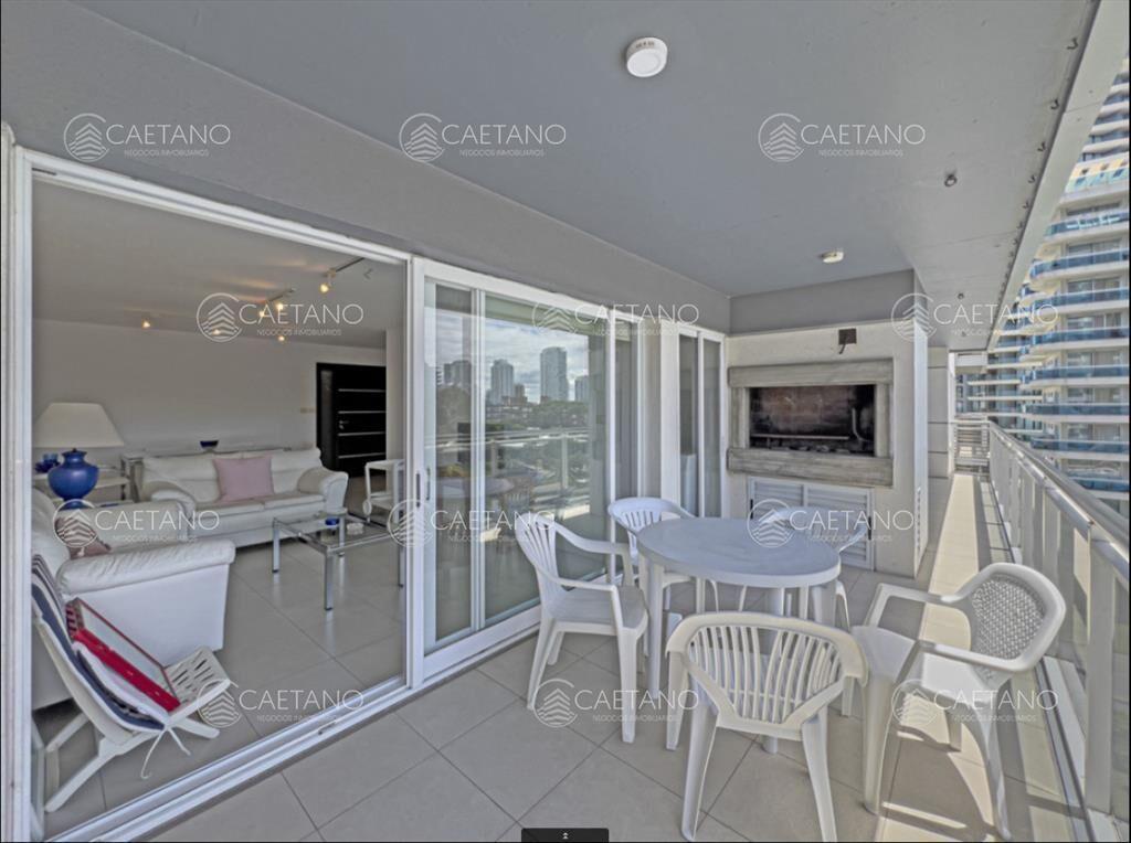 Venta. apto. Torre con servicios