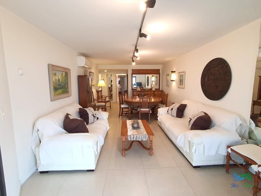 En venta apartamento 3 dormitorios, vista al mar, primera l