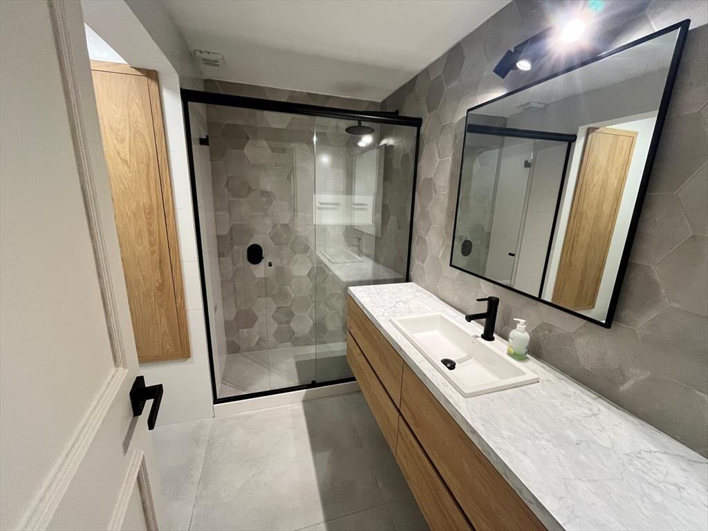Venta con renta apartamento 3 dormitorios y garaje Golf