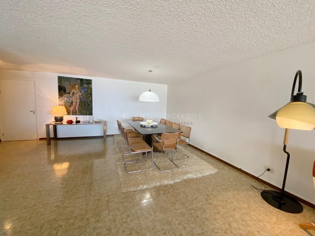 Apartamento en venta de 3 dormitorios en edificio