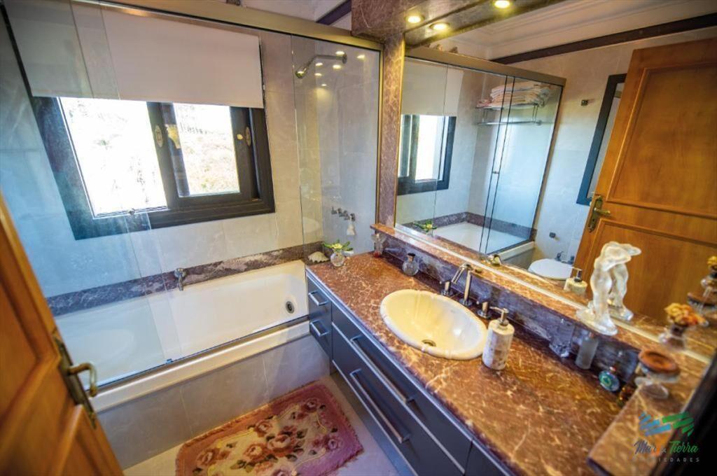 Venta de casa de 6 dormitorios en Playa Mansa del