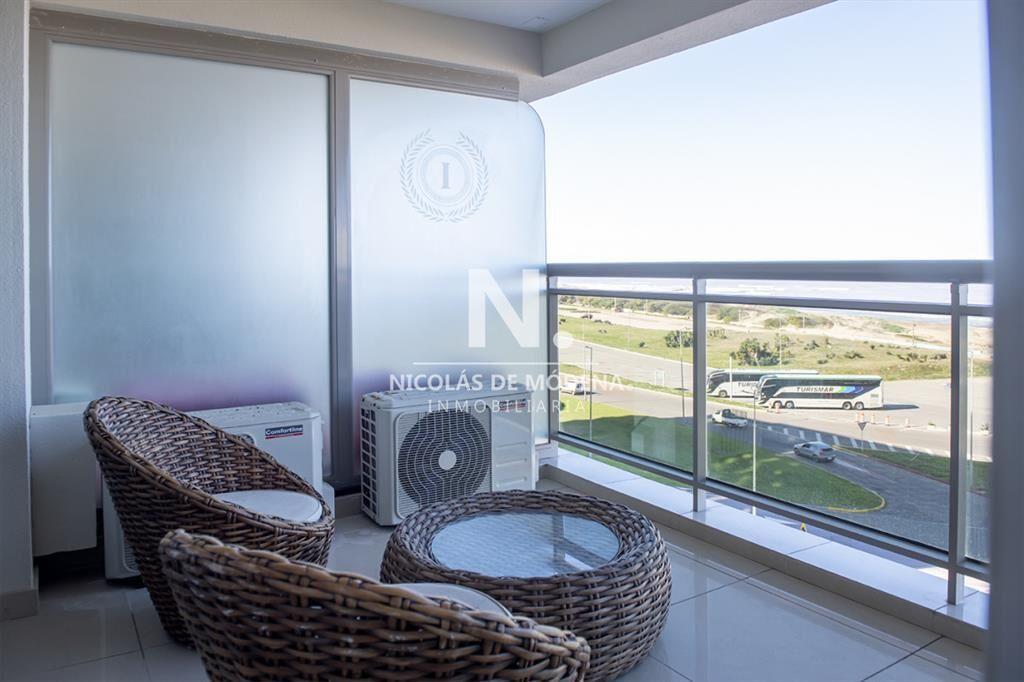 Apartamento en venta en Brava de 3 dormitorios, -