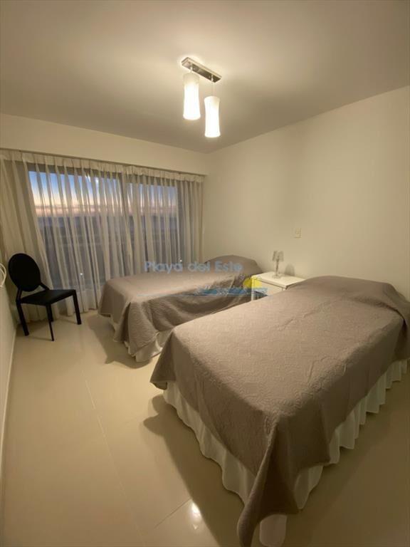 Apartamento de 3 dormitorios en venta en parada 5 de playa