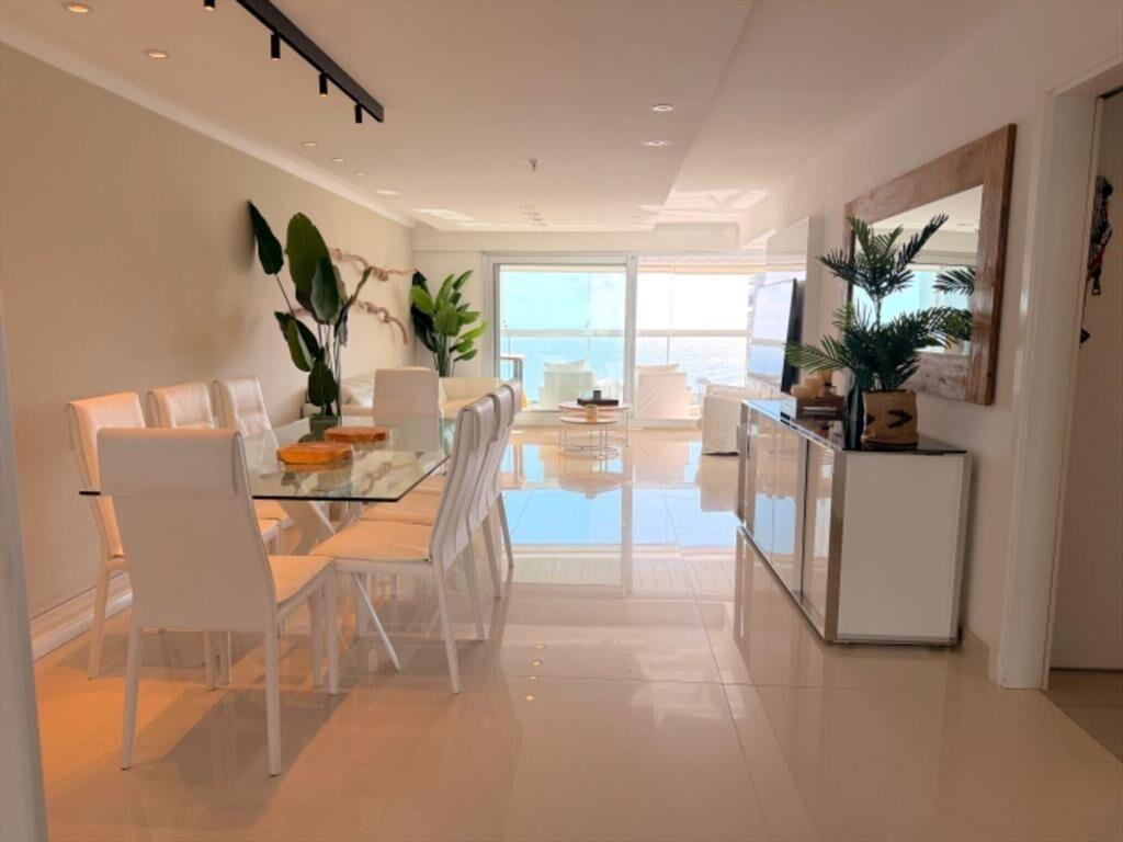 Apartamento en venta, 3 dormitorios y dependencia