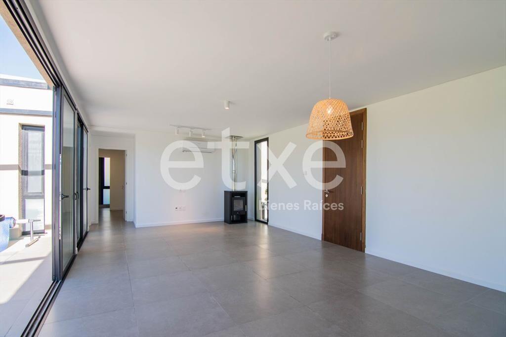 Casa en Venta con Renta en Cumbres de Carrasco...