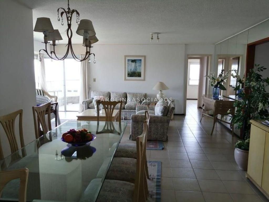 Apartamento en venta de 3 dormitorios en Punta