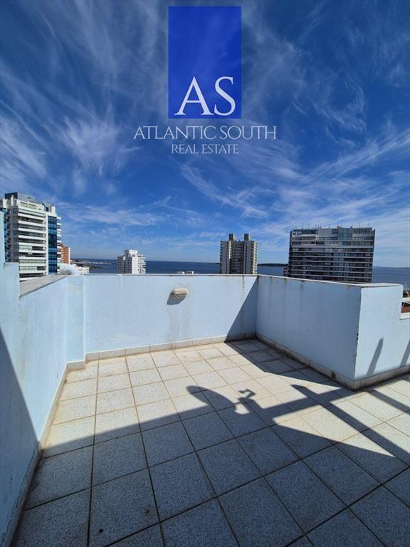 Penthouse 2 dormitorios con vista al mar garage y
