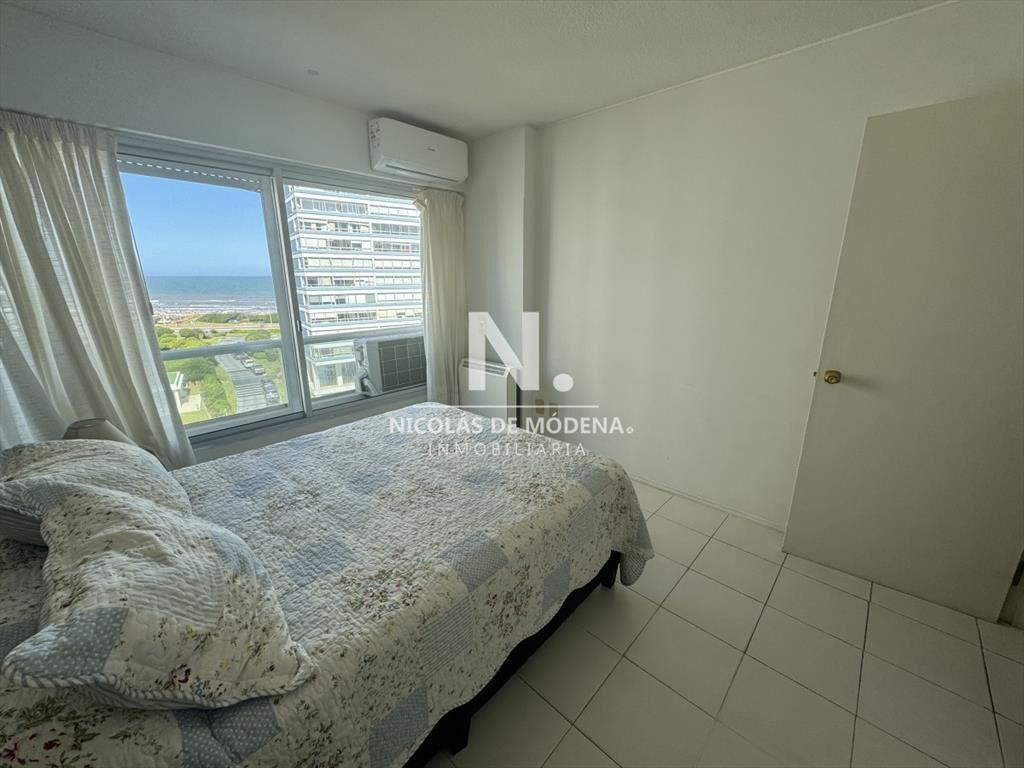 Apartamento de 1 dormitorio con vista al mar en
