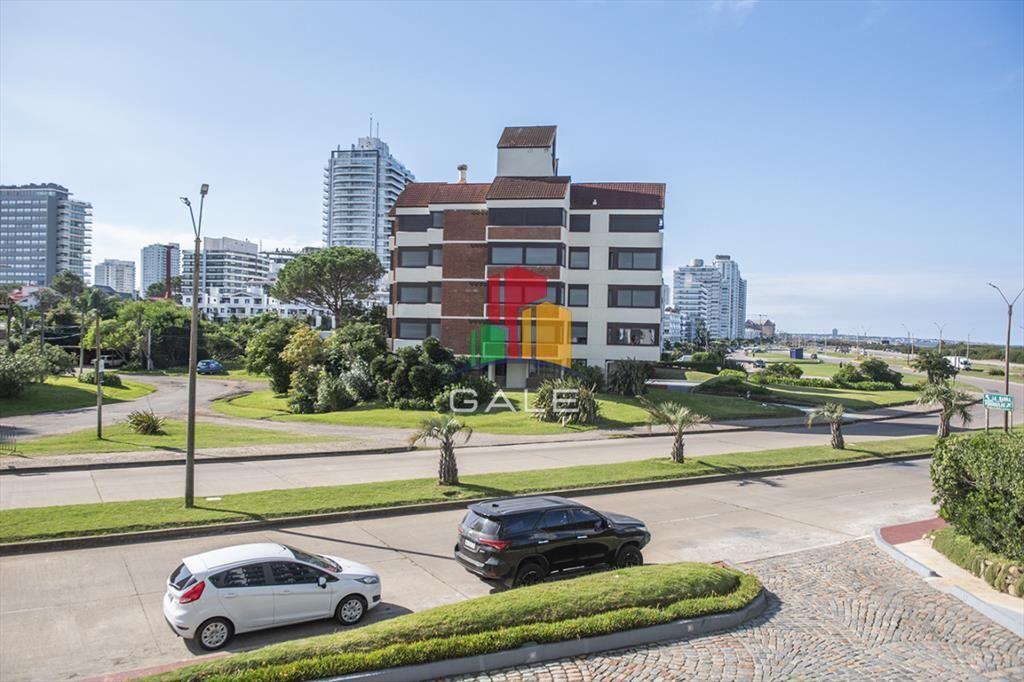 Vende departamento de 3 dormitorios en Ocean del