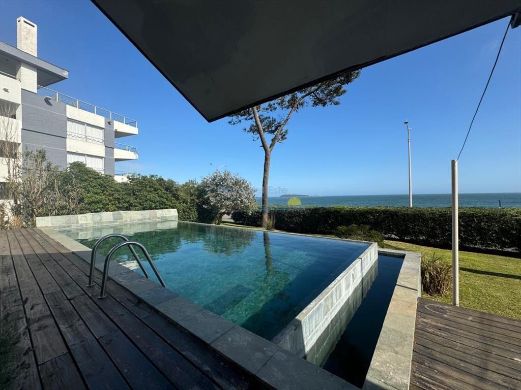 Casa en Playa Mansa de 4 Dormitorios con vista al