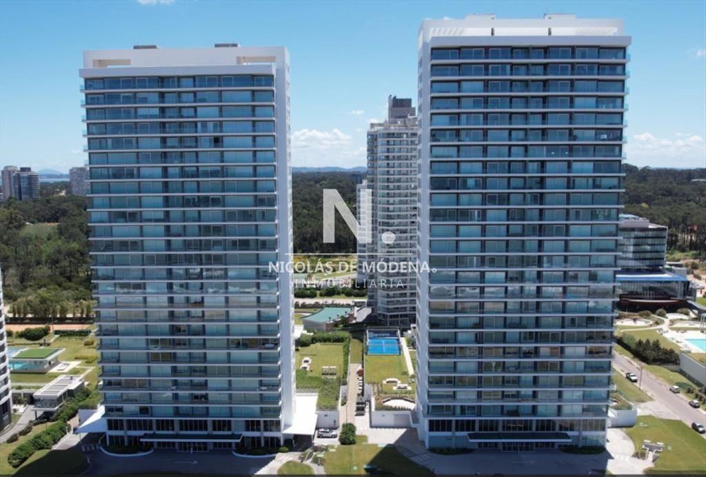 Vende departamento de 3 dormitorios en Punta del