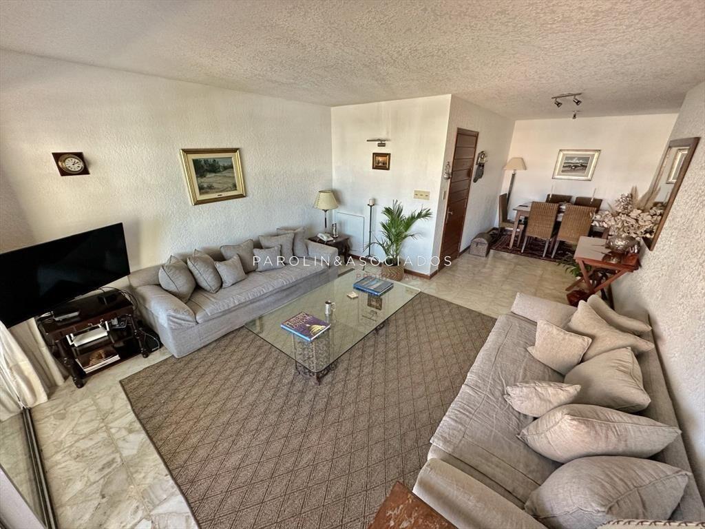 Hermoso apartamento en venta a pasos del mar