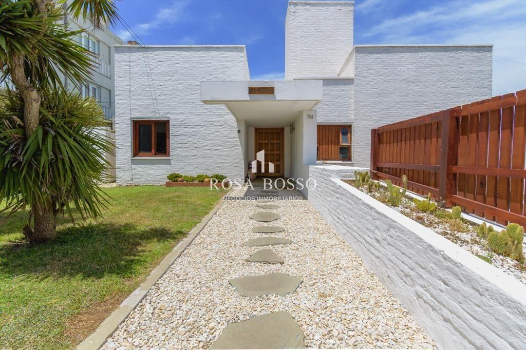 Casa 5 dormitorios, 5 baños, garaje doble, Punta