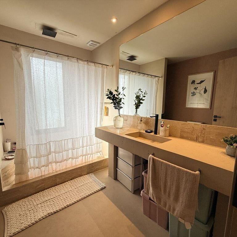 Casa de 3 dormitorios, 3 baños, diseño y paisajismo en Viñe