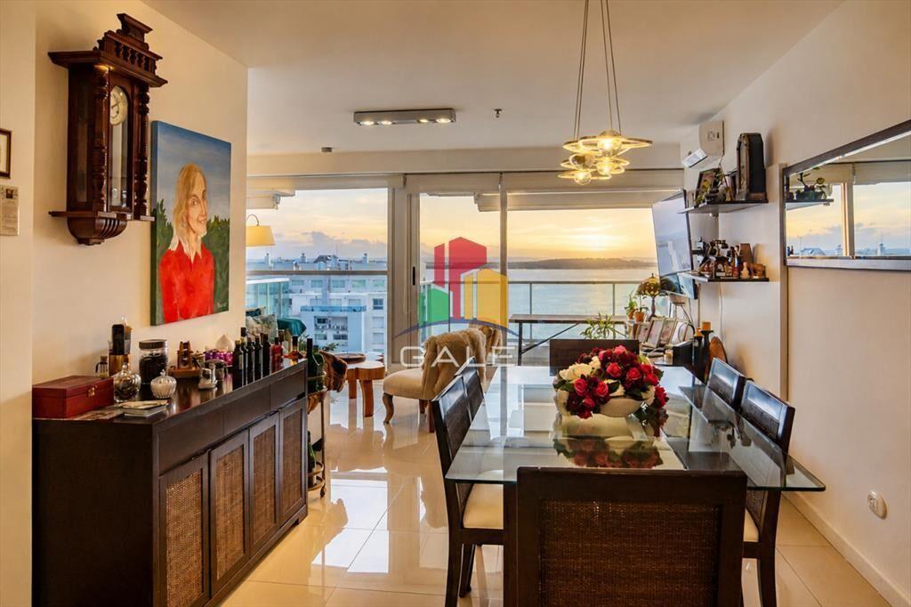Departamento de 3 dormitorios en venta a pasos del mar. Gal