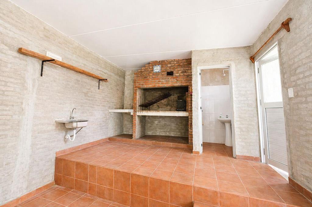 Venta casa 4 dormitorios y 2 garages en Centro de Dolores S