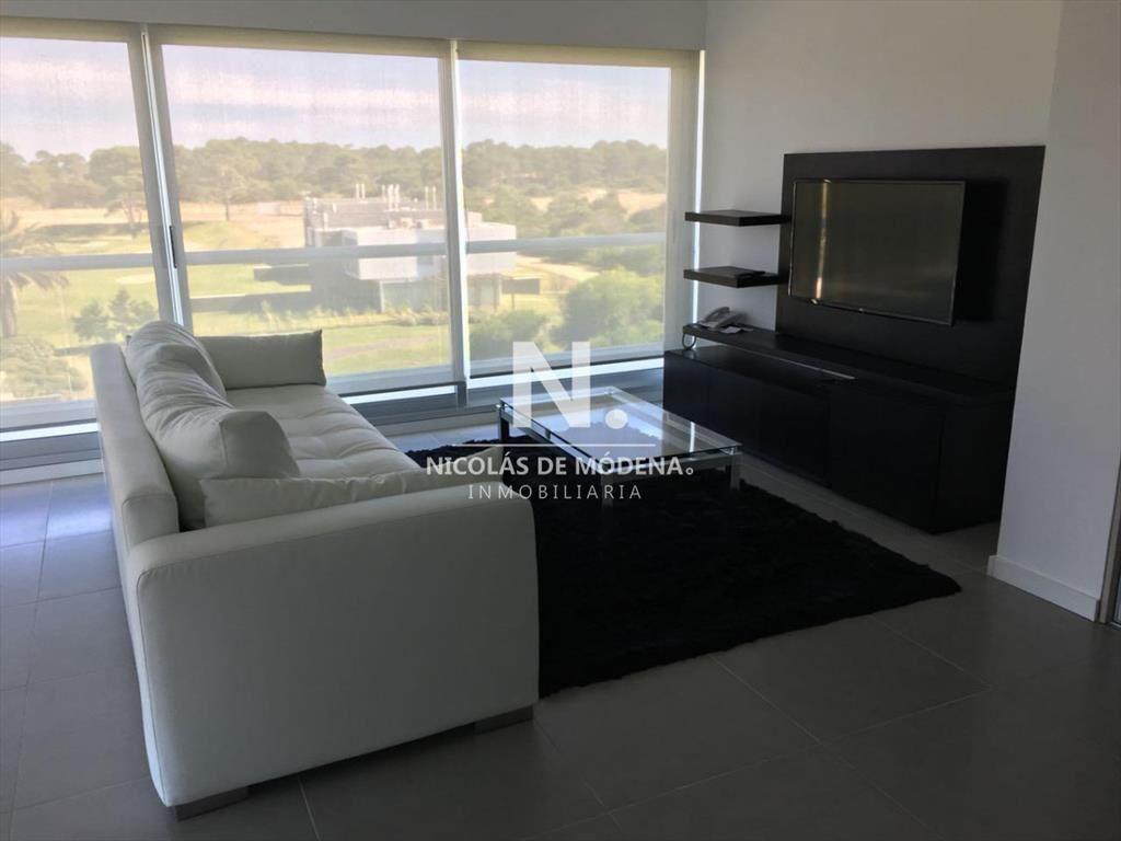 Alquila departamento de 2 dormitorios en Punta del Este