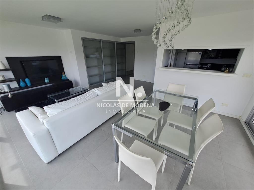 En venta apartamento de 2 dormitorios en Punta del Este.