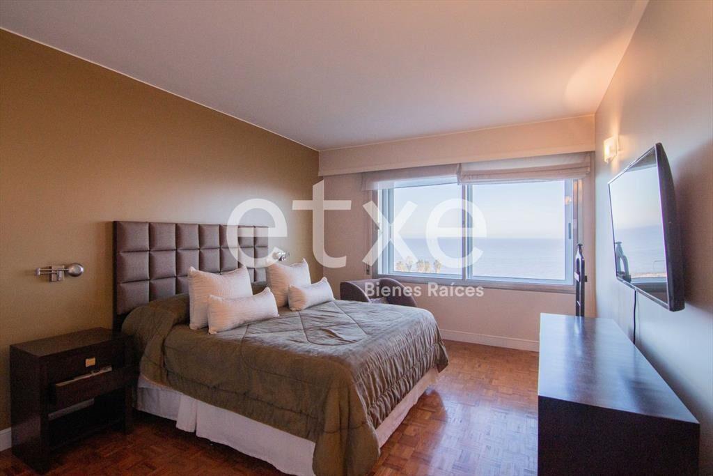 Venta de Apartamento sobre Rambla de Pocitos...