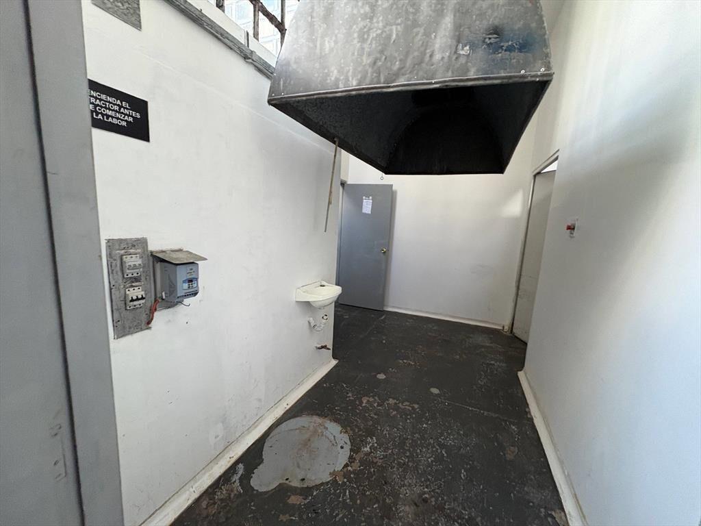 Alquiler - Local comercial/industrial/casa en Buceo 351mts2