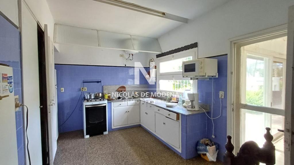 Vende Casa en Zona comercial en Lugano - Punta del Este