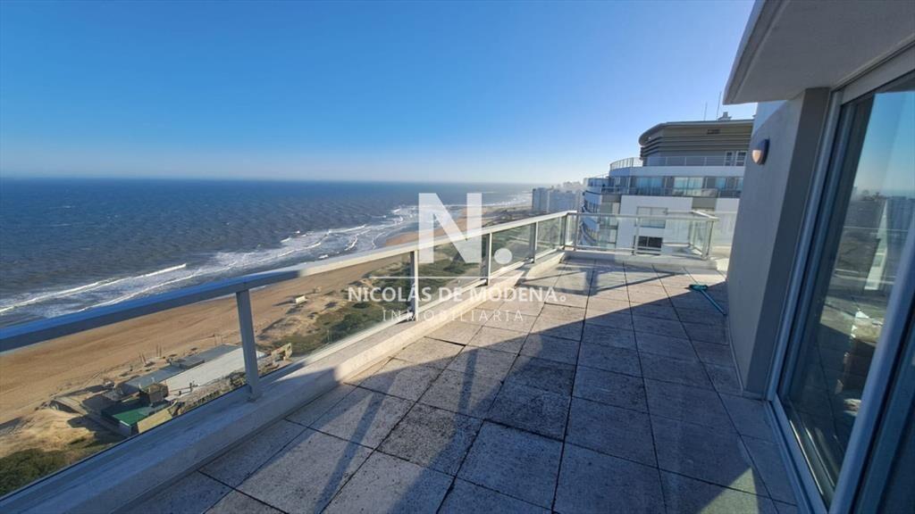 Lujoso Apartamento en venta de 3 dormitorios en Suite en Pu