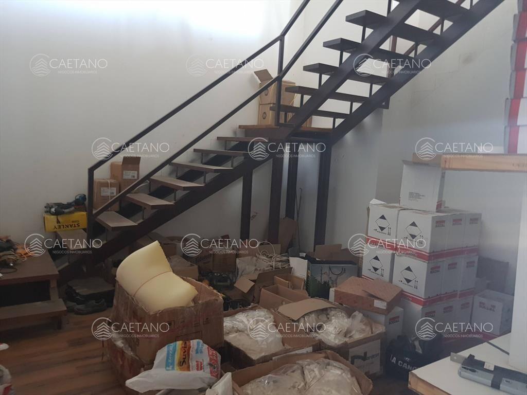 Excelente galpon con oficinas, 600 m2, en