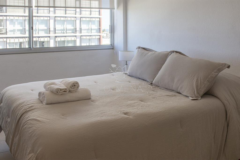 Apartamento de 2 dormitorios con vista al mar en venta en P