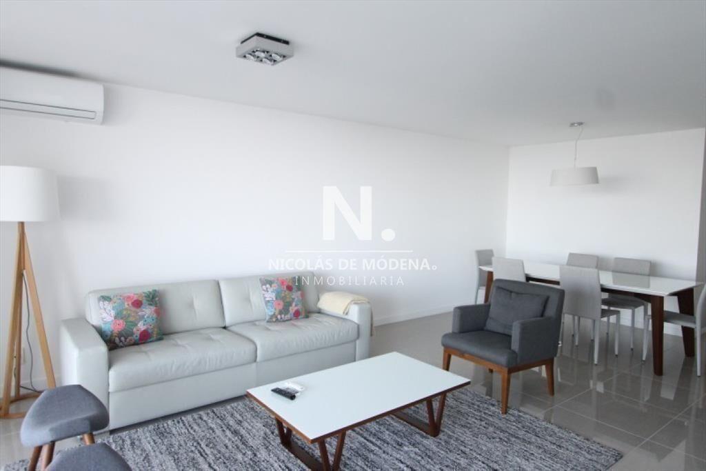 Vende Elegante apartamento de 3 dormitorios a solo metros d