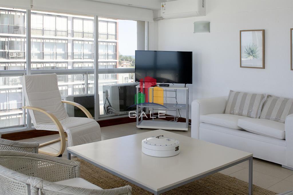 Apartamento de 2 dormitorios con vista al mar en venta en P