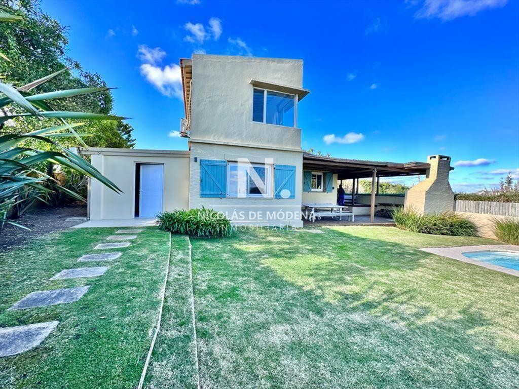 Vende casa en El Chorro- Manantiales, de 4