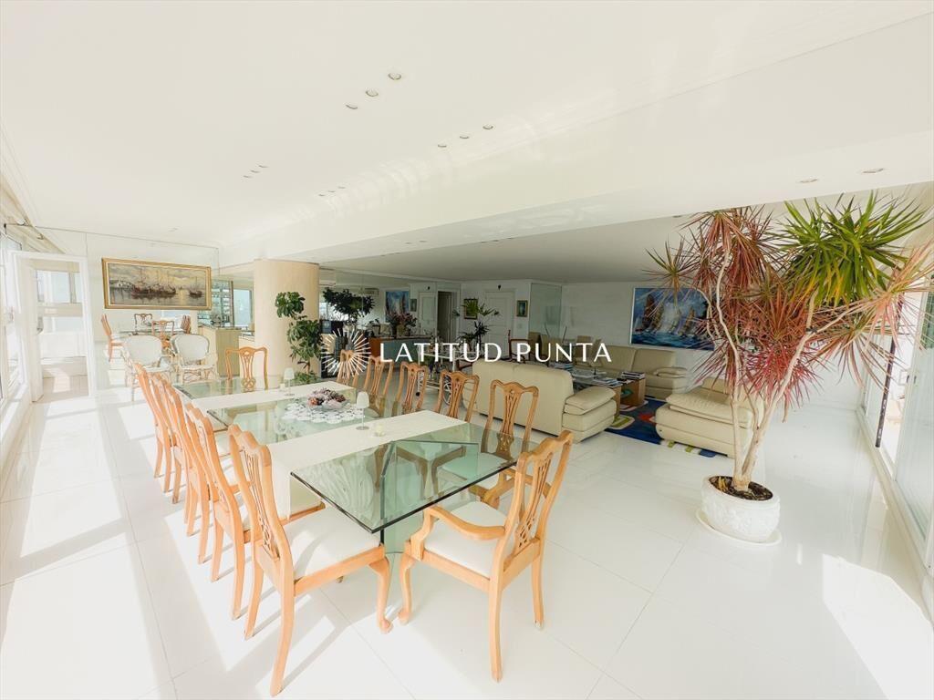 Mansa, pent house sobre primera linea