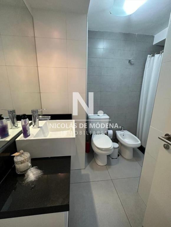 Vende apartamento de 2 dormitorios en Punta del