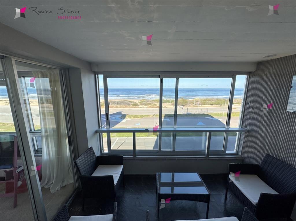 Apartamento en Punta del Este frente a la Brava