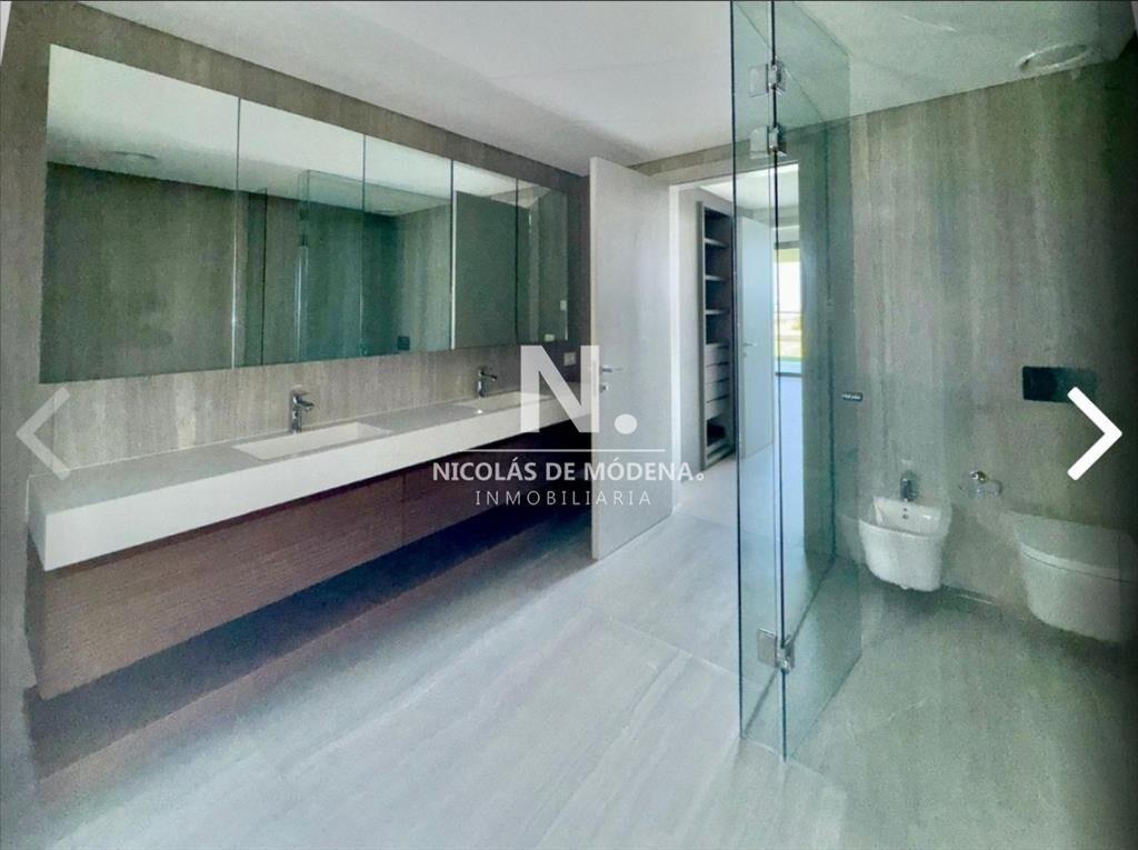 Vende apartamento de 3 dormitorios con amplios al
