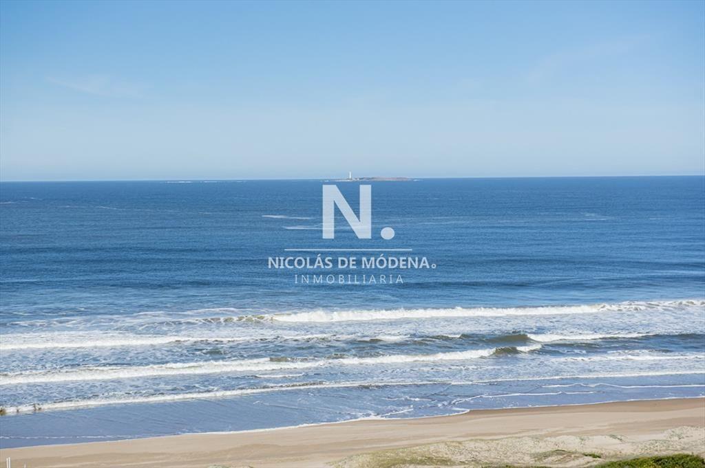 Vende apartamento de 3 dormitorios en Tiburon ,